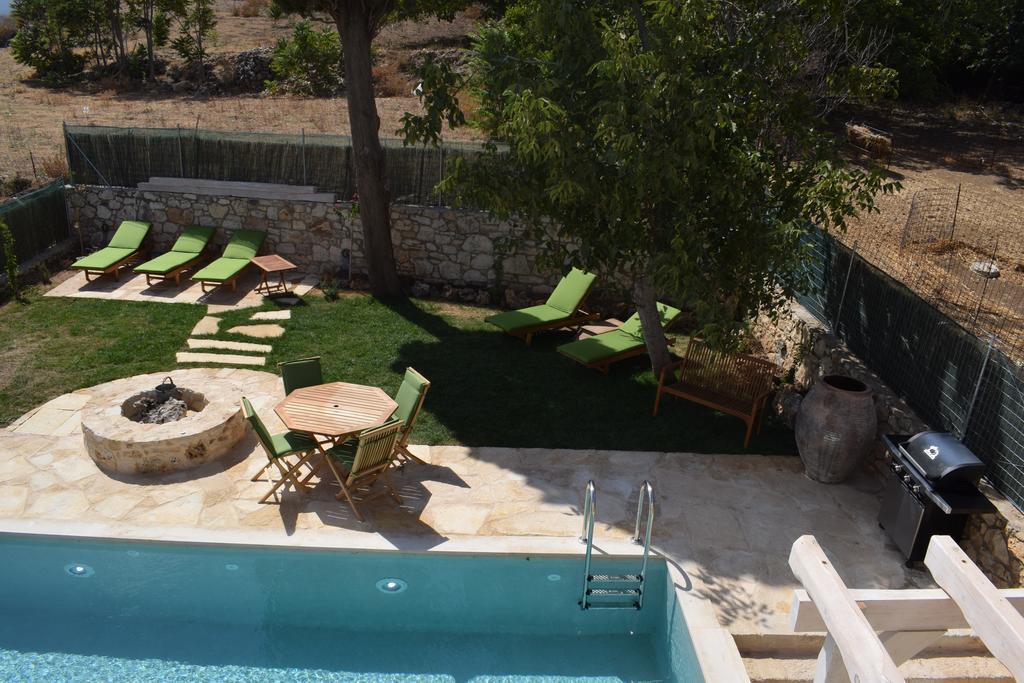 Traditional Stonebuilt Villa Leonanto, Only 5 Km From A Sandy Beach Kastellos Exterior photo
